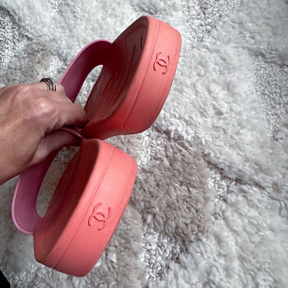 SOLD🌺Chanel rubber pool CC striped logo slides sandals pink coral 38 Spring 2018 - Picture 11 of 12